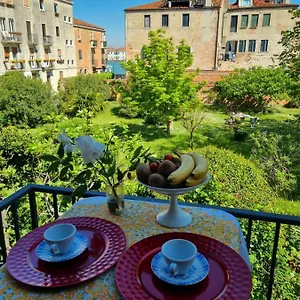 Angela Di House Venedig