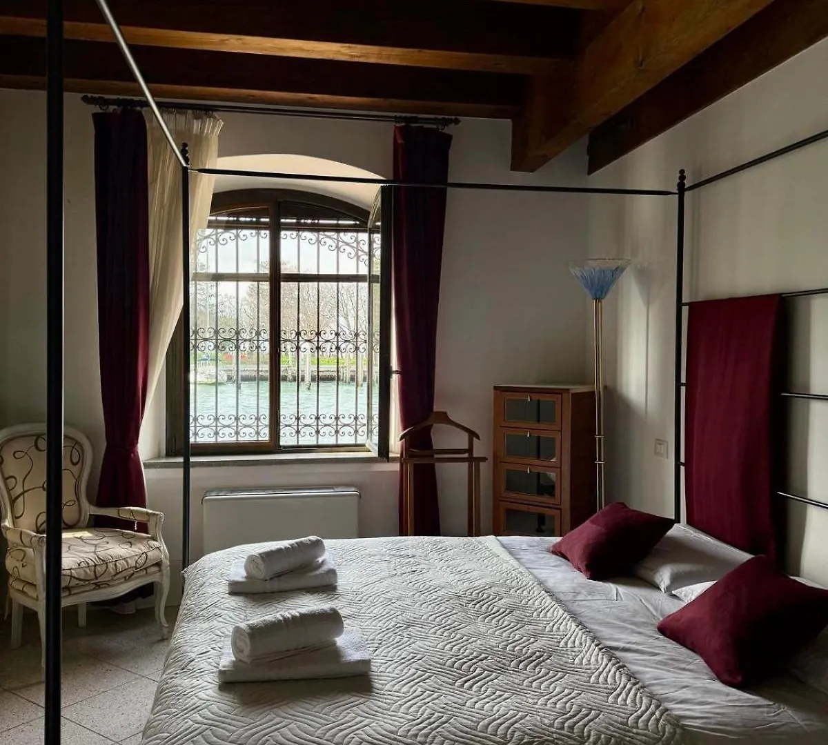 Apartment Molino Stucky Chimera - Canal View Venice Italy