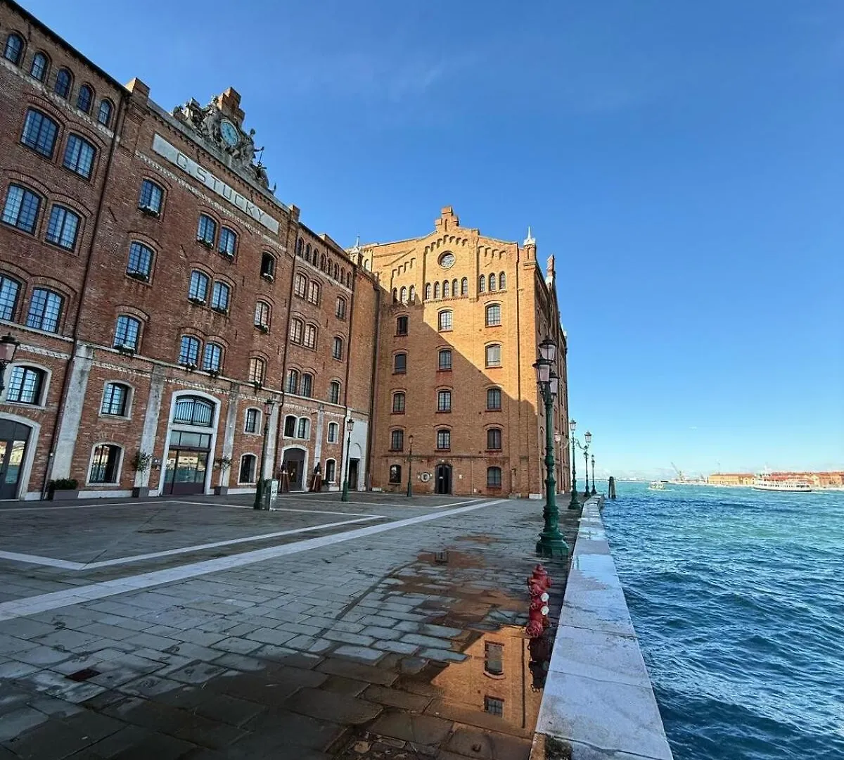 Molino Stucky Chimera - Canal View Venice Apartment